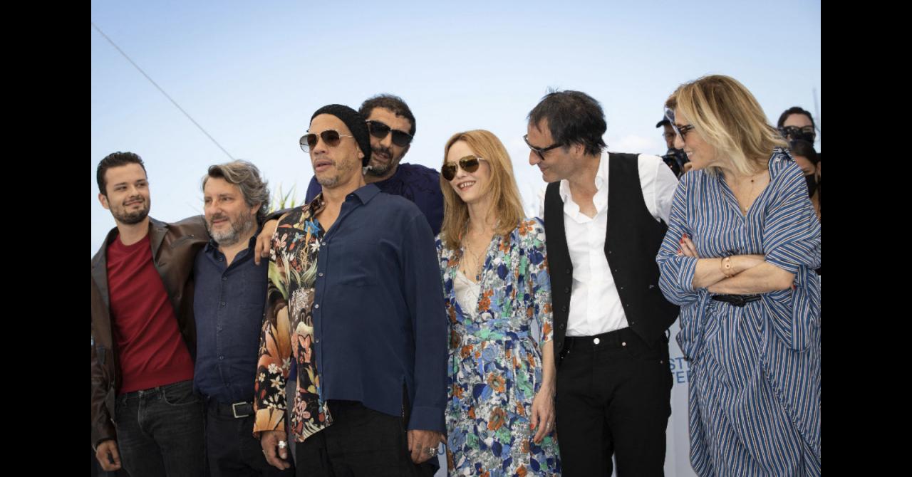 Cannes 2021 : Le photocall de l'équipe de Cette musique ne joue pour personne, de Samuel Benchetrit